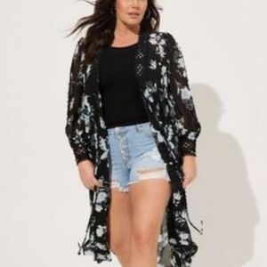 Torrid Black and White Floral Long Kimono